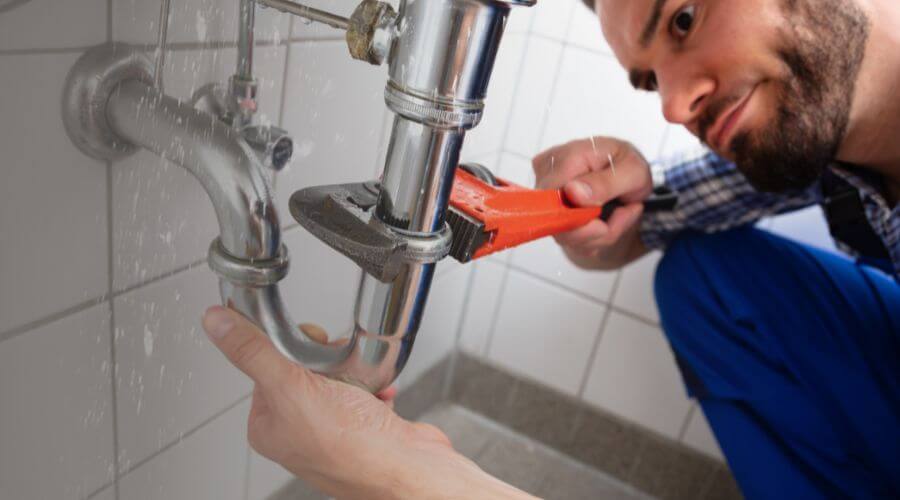 Toilet leak repair in Wamsutter, WY